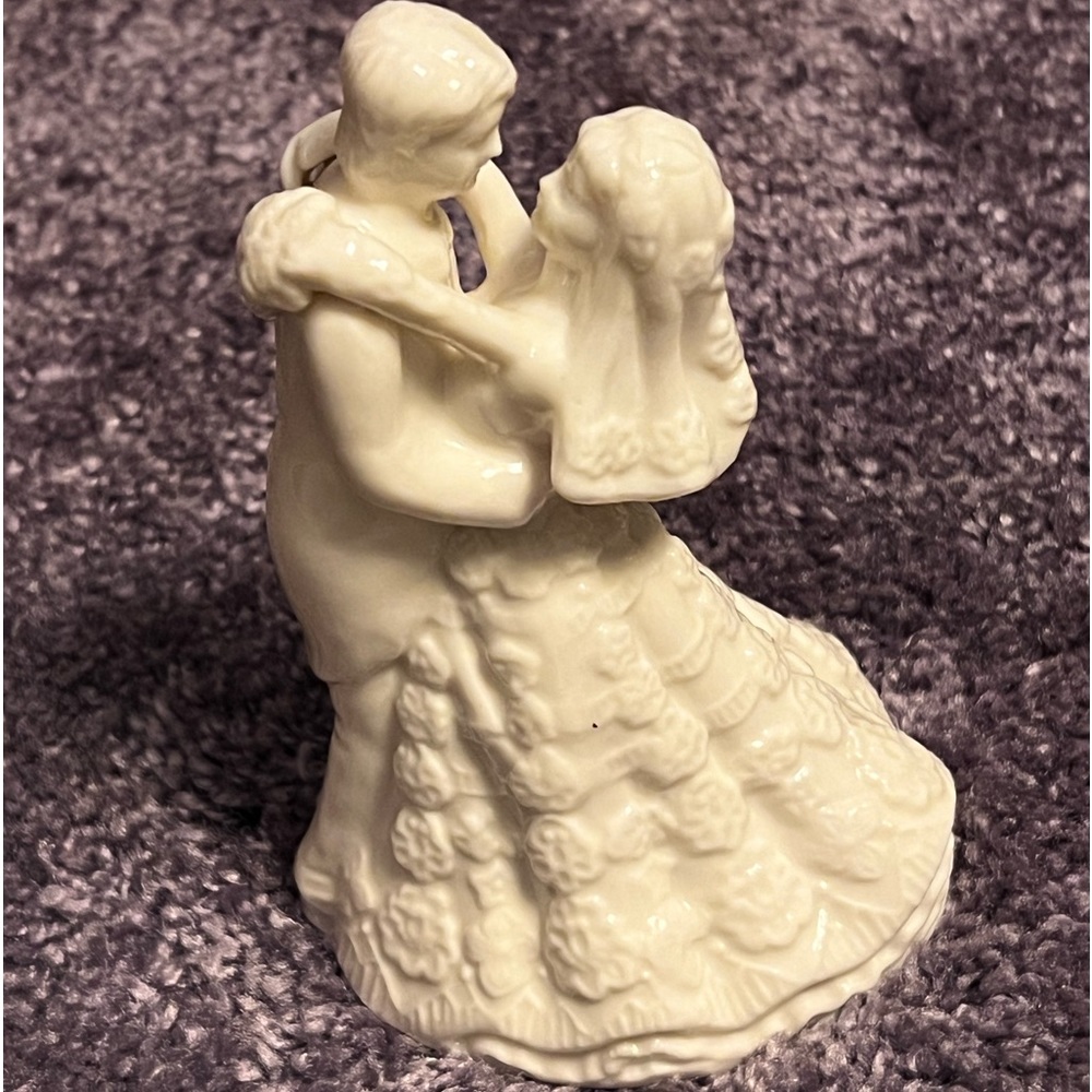 Wedding Bride & Groom cake topper-ceramic-5 1/2” tall-New- Vintage